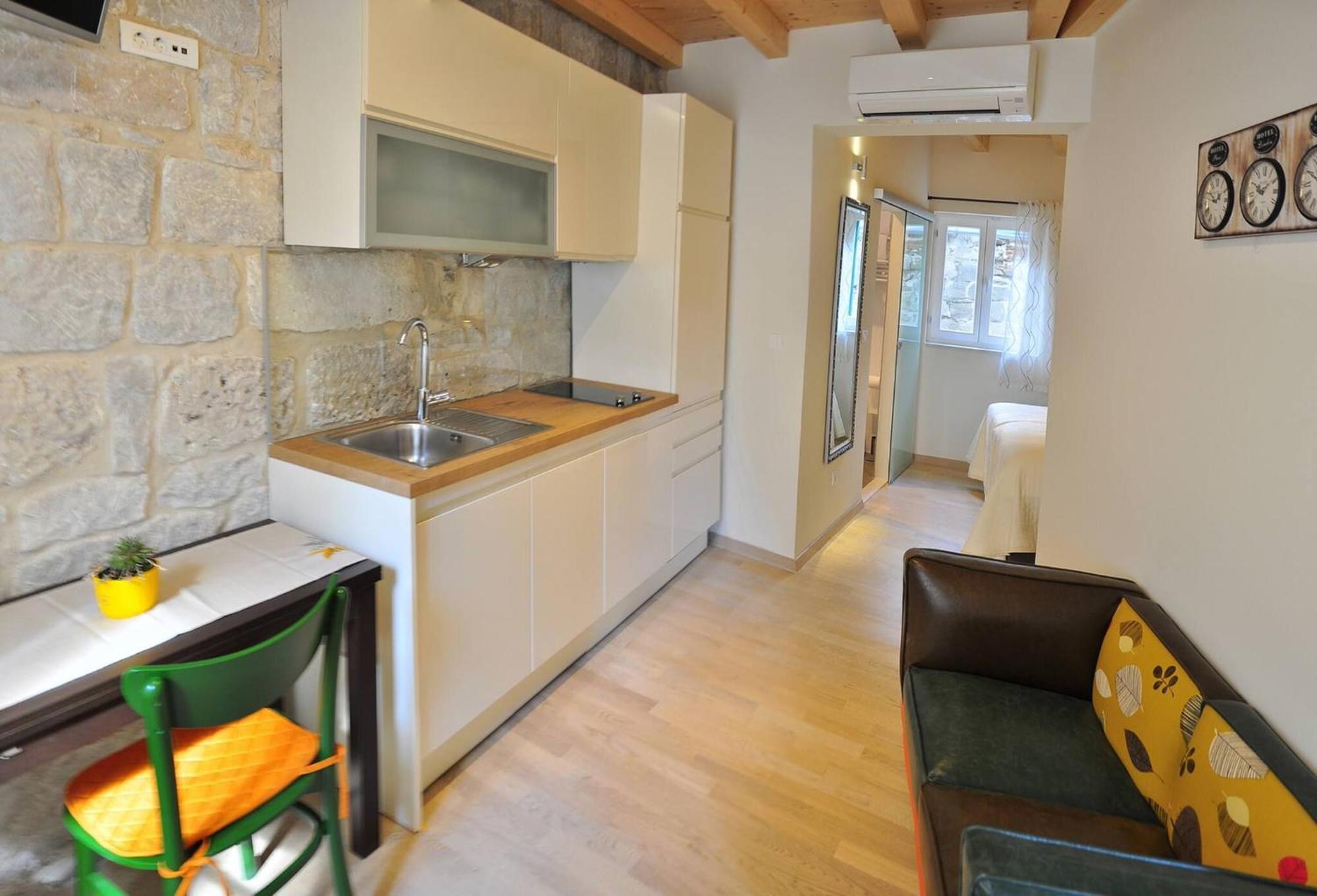 Modern In The Center Apartman